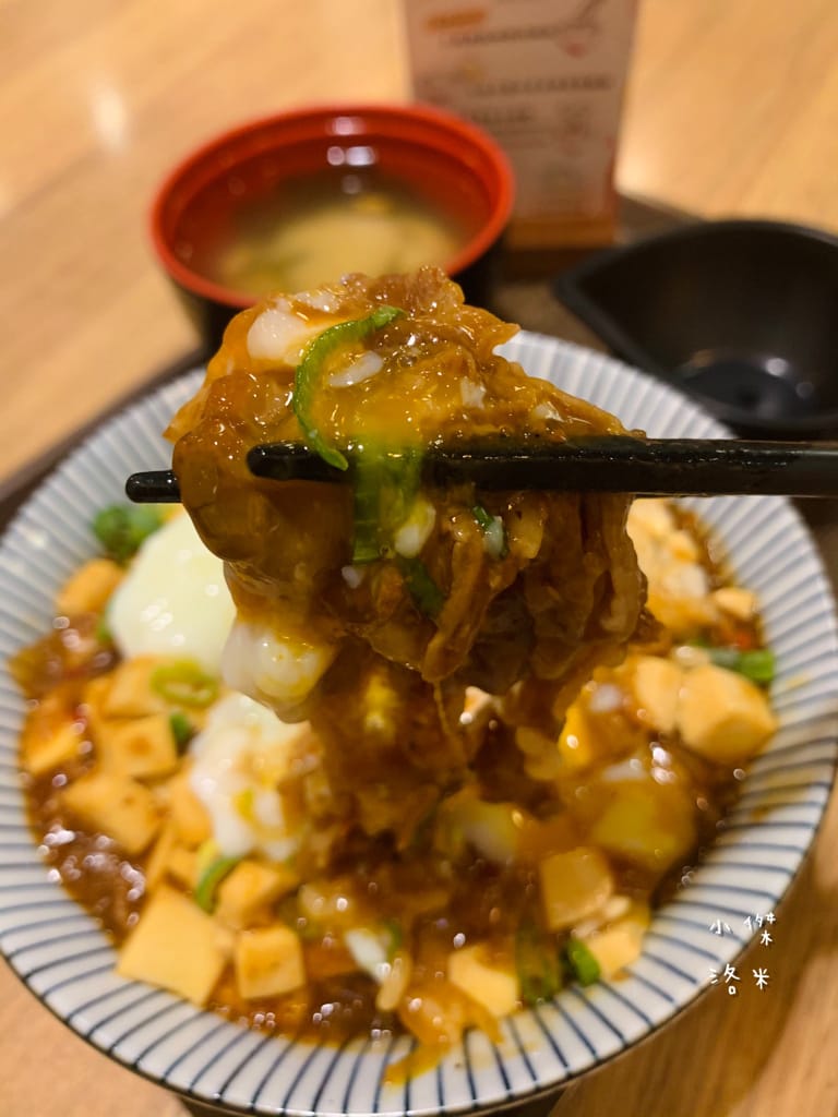 《美食》牛洞食堂-公館店｜大學生最愛的高CP質丼飯 多款創意丼飯等你挑戰 台電大樓站美食 公館美食 台北丼飯 台北美食推薦