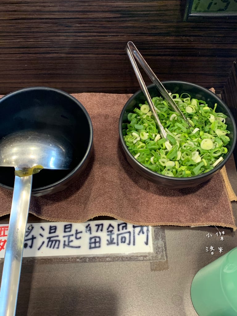 《美食》新丼-二訪｜混血韓美新丼超對味 韓式泡菜X雙色芝心起司拉絲 酥脆炸蝦丼 美食圓夢清單part2 中山站美食 台北好吃丼飯 台北美食推薦