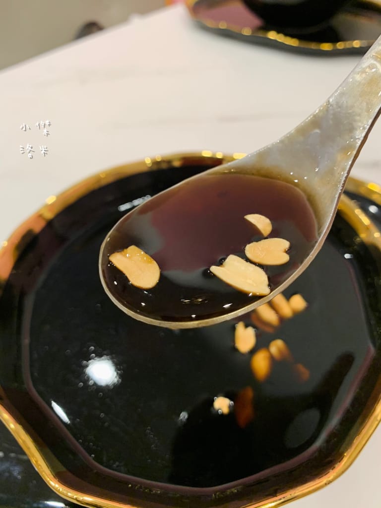 《美食》何家甜品鋪-公館汀州店｜ 好拍好吃的文青網美打卡甜品鋪 飄蔗香古制秘糖 冰的熱的都好吃 公館甜品推薦