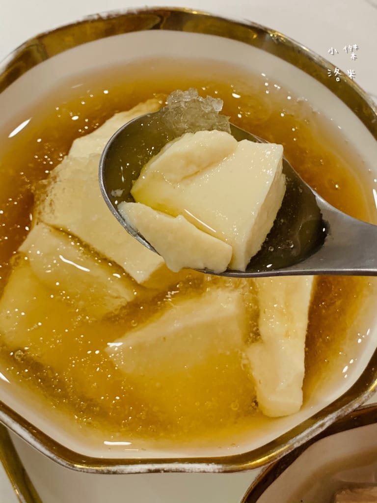 《美食》何家甜品鋪-公館汀州店｜ 好拍好吃的文青網美打卡甜品鋪 飄蔗香古制秘糖 冰的熱的都好吃 公館甜品推薦