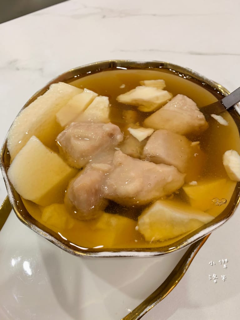 《美食》何家甜品鋪-公館汀州店｜ 好拍好吃的文青網美打卡甜品鋪 飄蔗香古制秘糖 冰的熱的都好吃 公館甜品推薦