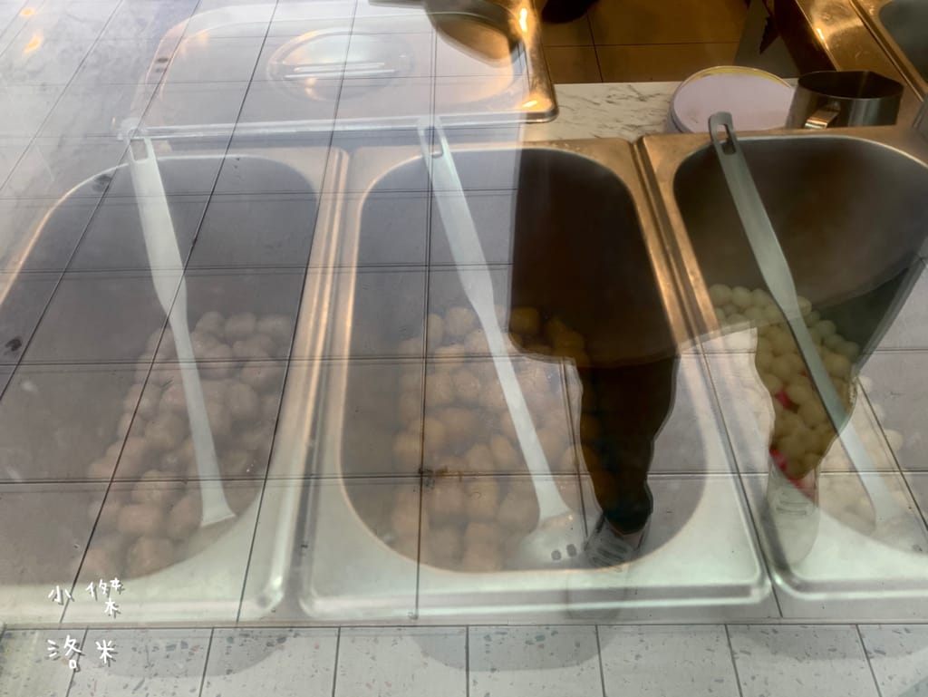 《美食》何家甜品鋪-公館汀州店｜ 好拍好吃的文青網美打卡甜品鋪 飄蔗香古制秘糖 冰的熱的都好吃 公館甜品推薦