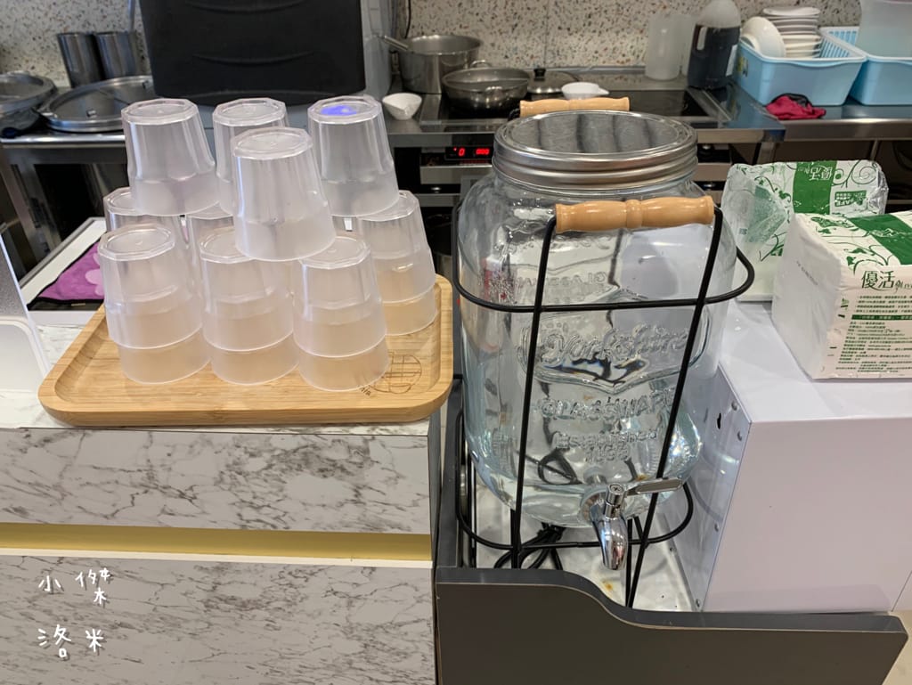 《美食》何家甜品鋪-公館汀州店｜ 好拍好吃的文青網美打卡甜品鋪 飄蔗香古制秘糖 冰的熱的都好吃 公館甜品推薦