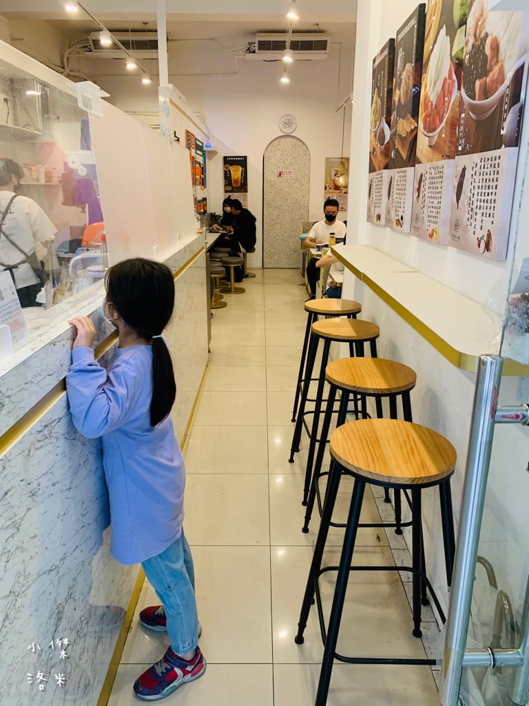 《美食》何家甜品鋪-公館汀州店｜ 好拍好吃的文青網美打卡甜品鋪 飄蔗香古制秘糖 冰的熱的都好吃 公館甜品推薦