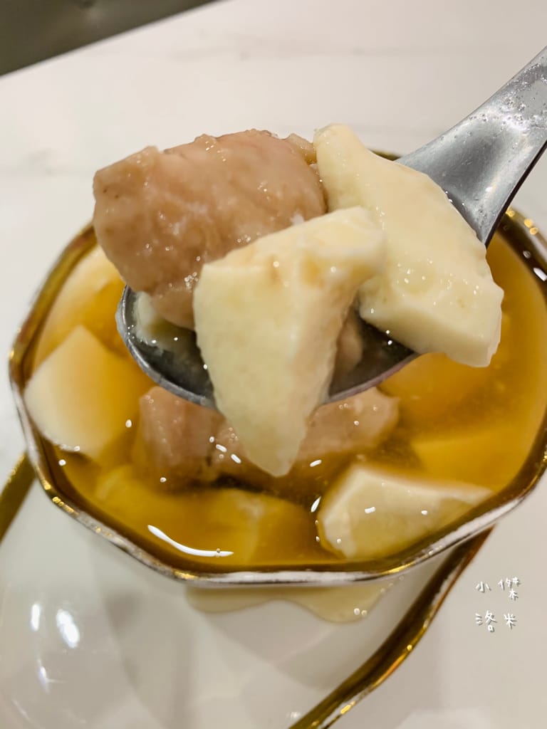 《美食》何家甜品鋪-公館汀州店｜ 好拍好吃的文青網美打卡甜品鋪 飄蔗香古制秘糖 冰的熱的都好吃 公館甜品推薦