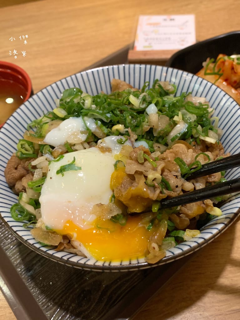 《美食》牛洞食堂-二訪｜經典款蔥香X復刻款熔岩起司 學生上班族的首選 高CP質丼飯 台電大樓站美食 公館美食 台北美食推薦