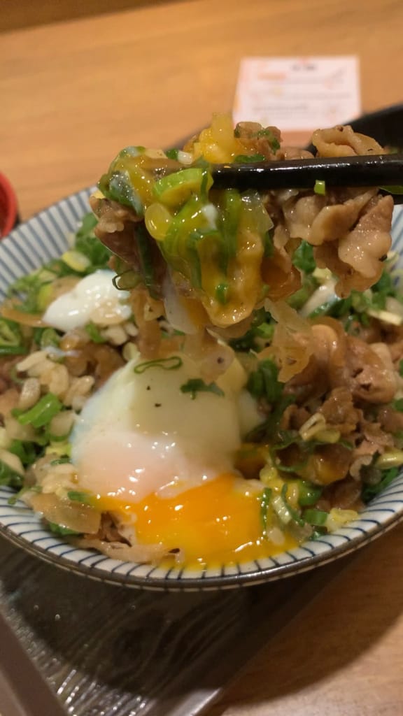 《美食》牛洞食堂-二訪｜經典款蔥香X復刻款熔岩起司 學生上班族的首選 高CP質丼飯 台電大樓站美食 公館美食 台北美食推薦