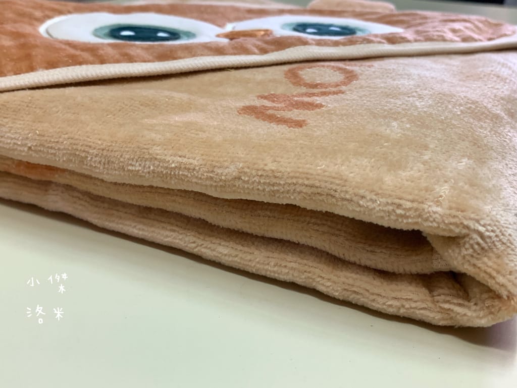 《親子》SDS-SHOW媽咪愛寶包-有機棉圍裙式浴巾｜嬰兒有機棉浴巾開箱 吸睛可愛造型連帽浴巾 寶寶沐浴洗澡不再打仗 百分之百台灣有機棉製作 實用新生兒禮物推薦 吸水性強寶寶浴巾推薦