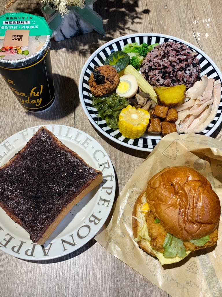 《美食》肥熊早早午餐｜早餐店兼賣便當竟然意外的好吃 咔啦雞腿漢堡香辣過癮 寵物友善早餐店 板橋早午餐食記