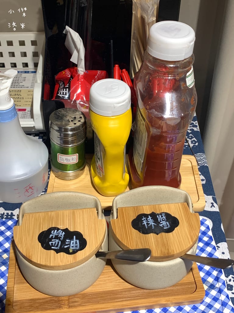 《美食》肥熊早早午餐｜早餐店兼賣便當竟然意外的好吃 咔啦雞腿漢堡香辣過癮 寵物友善早餐店 板橋早午餐食記