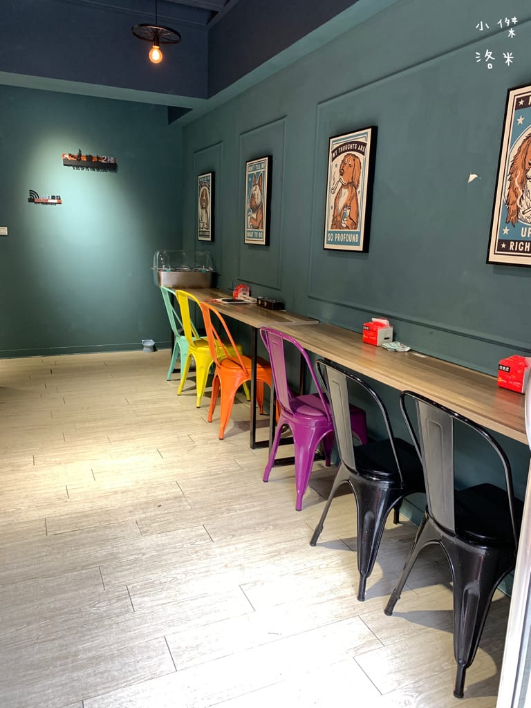 《美食》肥熊早早午餐｜早餐店兼賣便當竟然意外的好吃 咔啦雞腿漢堡香辣過癮 寵物友善早餐店 板橋早午餐食記