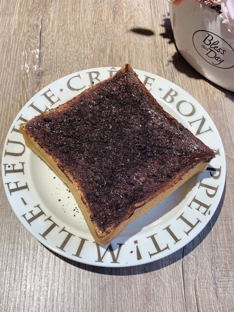 《美食》肥熊早早午餐｜早餐店兼賣便當竟然意外的好吃 咔啦雞腿漢堡香辣過癮 寵物友善早餐店 板橋早午餐食記