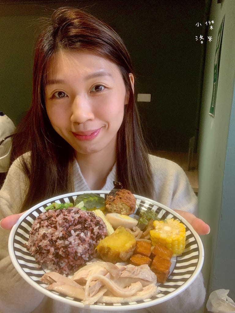 《美食》肥熊早早午餐｜早餐店兼賣便當竟然意外的好吃 咔啦雞腿漢堡香辣過癮 寵物友善早餐店 板橋早午餐食記