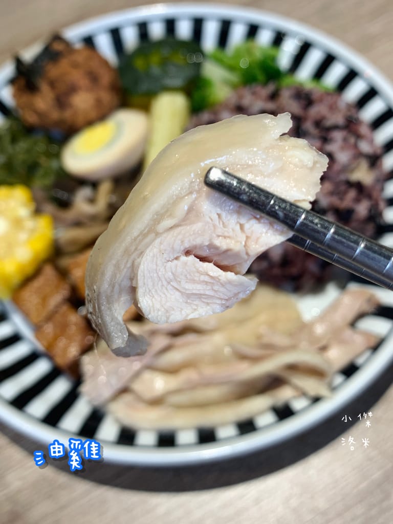 《美食》肥熊早早午餐｜早餐店兼賣便當竟然意外的好吃 咔啦雞腿漢堡香辣過癮 寵物友善早餐店 板橋早午餐食記