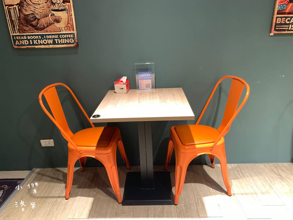 《美食》肥熊早早午餐｜早餐店兼賣便當竟然意外的好吃 咔啦雞腿漢堡香辣過癮 寵物友善早餐店 板橋早午餐食記