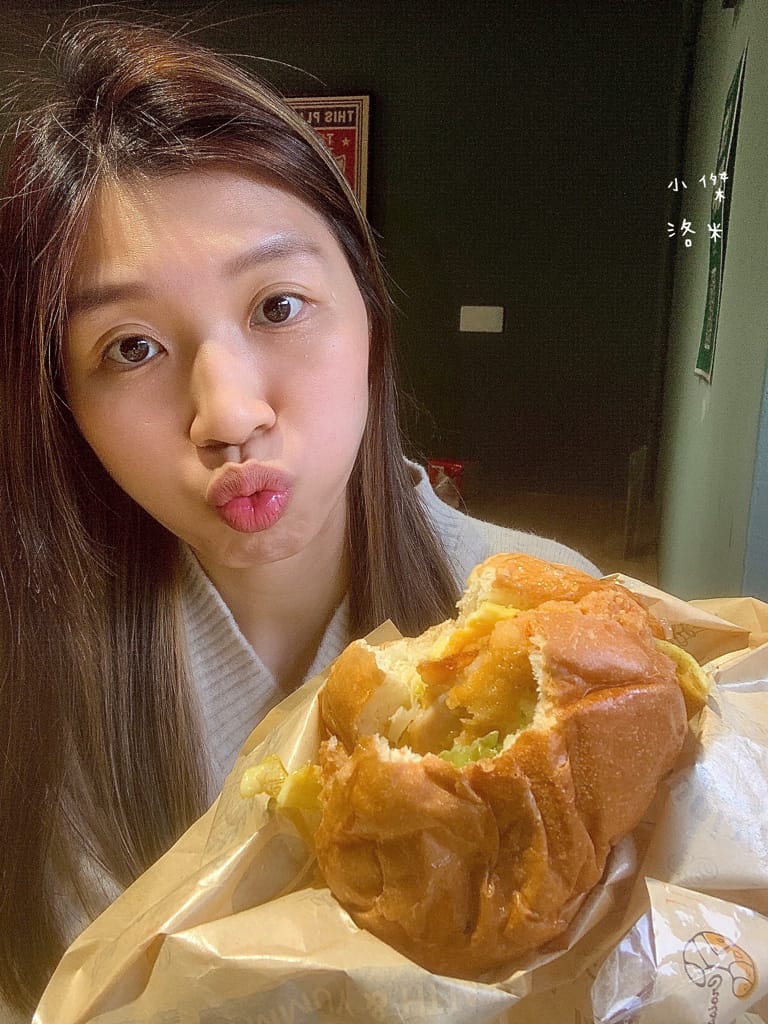 《美食》肥熊早早午餐｜早餐店兼賣便當竟然意外的好吃 咔啦雞腿漢堡香辣過癮 寵物友善早餐店 板橋早午餐食記
