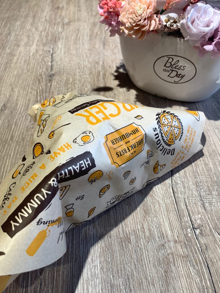 《美食》肥熊早早午餐｜早餐店兼賣便當竟然意外的好吃 咔啦雞腿漢堡香辣過癮 寵物友善早餐店 板橋早午餐食記