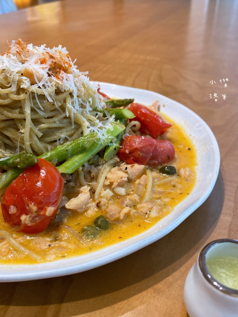 《美食》Compas Pasta House 康帕斯義麵屋｜手工義大利麵 自製手工醬料 新鮮現做食材 森林系清新網美店 寵物友善餐廳 東區美食推薦