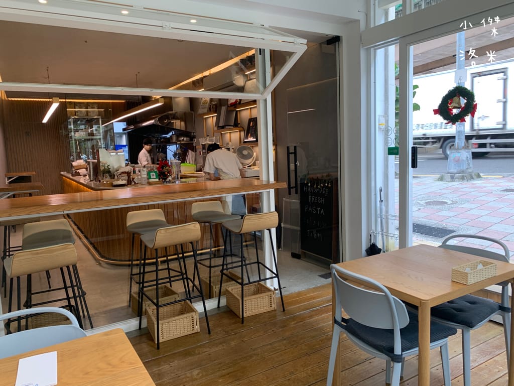 《美食》Compas Pasta House 康帕斯義麵屋｜手工義大利麵 自製手工醬料 新鮮現做食材 森林系清新網美店 寵物友善餐廳 東區美食推薦