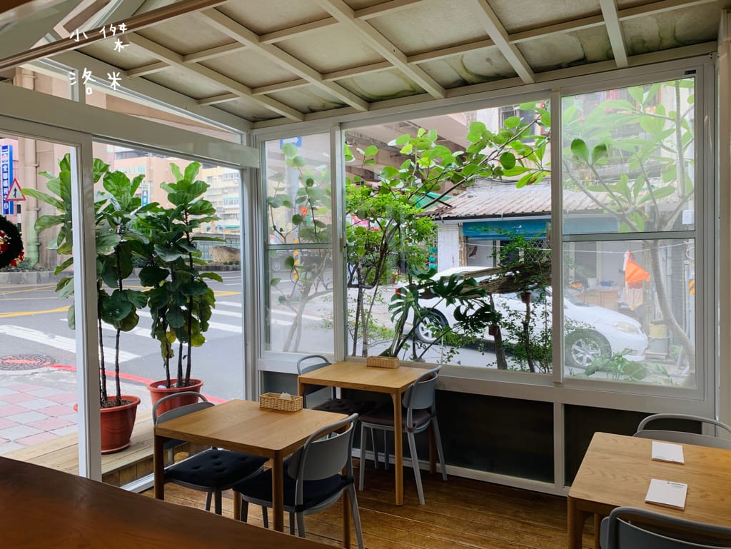 《美食》Compas Pasta House 康帕斯義麵屋｜手工義大利麵 自製手工醬料 新鮮現做食材 森林系清新網美店 寵物友善餐廳 東區美食推薦