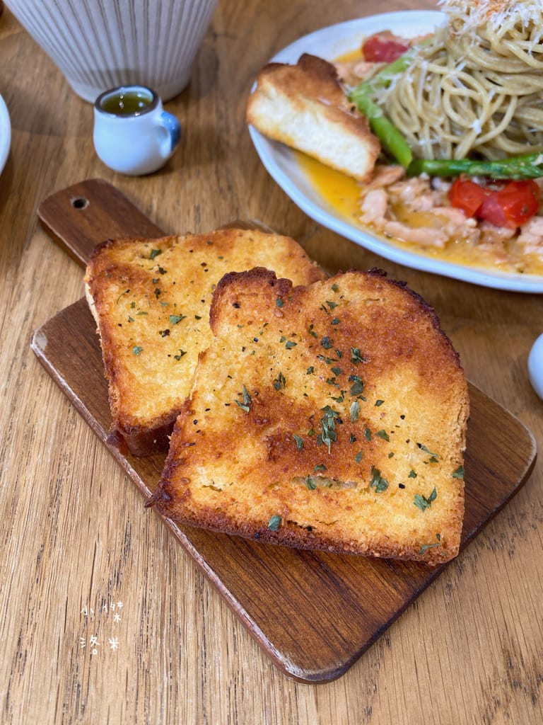 《美食》Compas Pasta House 康帕斯義麵屋｜手工義大利麵 自製手工醬料 新鮮現做食材 森林系清新網美店 寵物友善餐廳 東區美食推薦