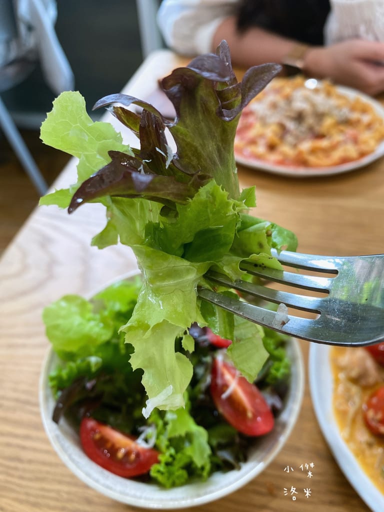 《美食》Compas Pasta House 康帕斯義麵屋｜手工義大利麵 自製手工醬料 新鮮現做食材 森林系清新網美店 寵物友善餐廳 東區美食推薦