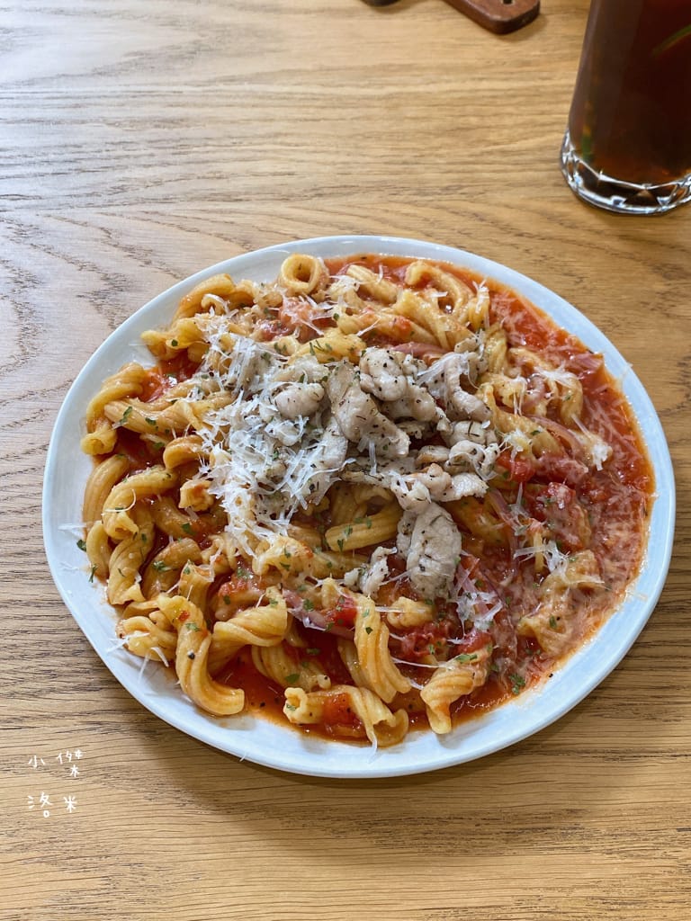 《美食》Compas Pasta House 康帕斯義麵屋｜手工義大利麵 自製手工醬料 新鮮現做食材 森林系清新網美店 寵物友善餐廳 東區美食推薦