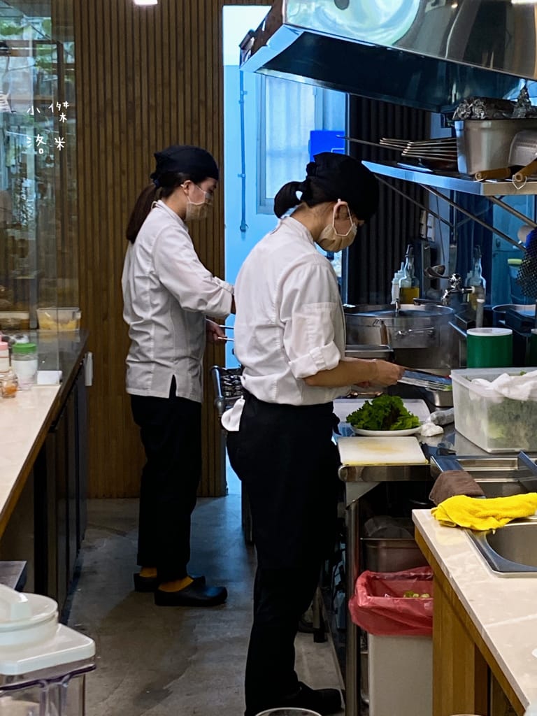 《美食》Compas Pasta House 康帕斯義麵屋｜手工義大利麵 自製手工醬料 新鮮現做食材 森林系清新網美店 寵物友善餐廳 東區美食推薦