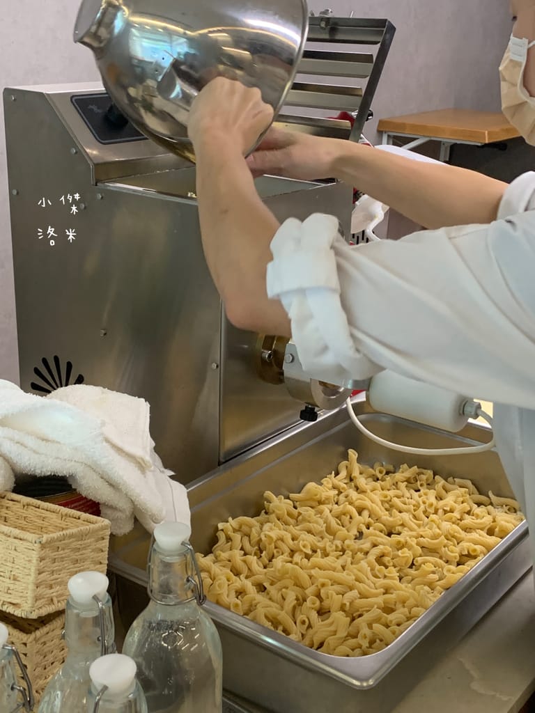 《美食》Compas Pasta House 康帕斯義麵屋｜手工義大利麵 自製手工醬料 新鮮現做食材 森林系清新網美店 寵物友善餐廳 東區美食推薦