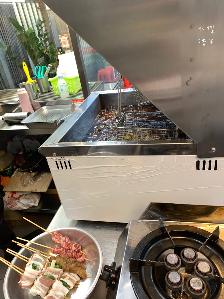 《美食》伙房燒烤-台北創始店｜台北平價串燒/炸物15元起 宵夜小酌好去處 大直深夜食堂美食推薦 捷運美食推薦 學生族小資族宵夜首選