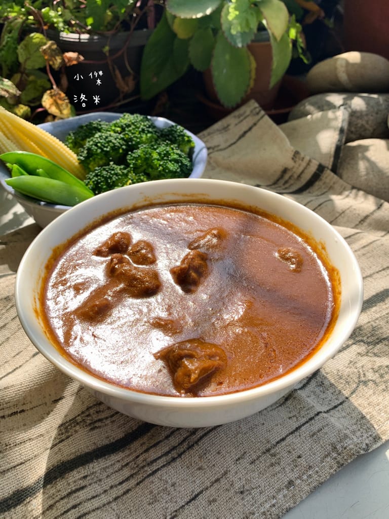 《宅配美食》欣葉·生活·廚房｜用冷凍宅配把師傅手作美味帶回家 果香牛肉黑咖哩/優格奶油雞肉紅咖哩 咖哩控必買 在家優雅出好菜