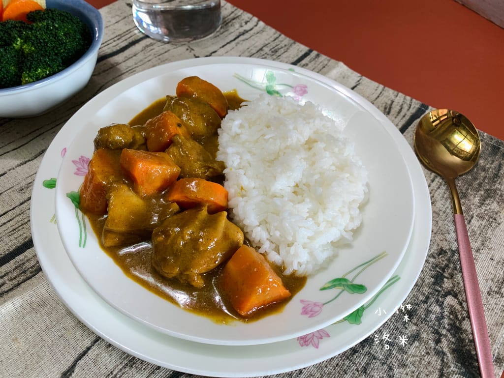 《宅配美食》欣葉·生活·廚房｜用冷凍宅配把師傅手作美味帶回家 果香牛肉黑咖哩/優格奶油雞肉紅咖哩 咖哩控必買 在家優雅出好菜