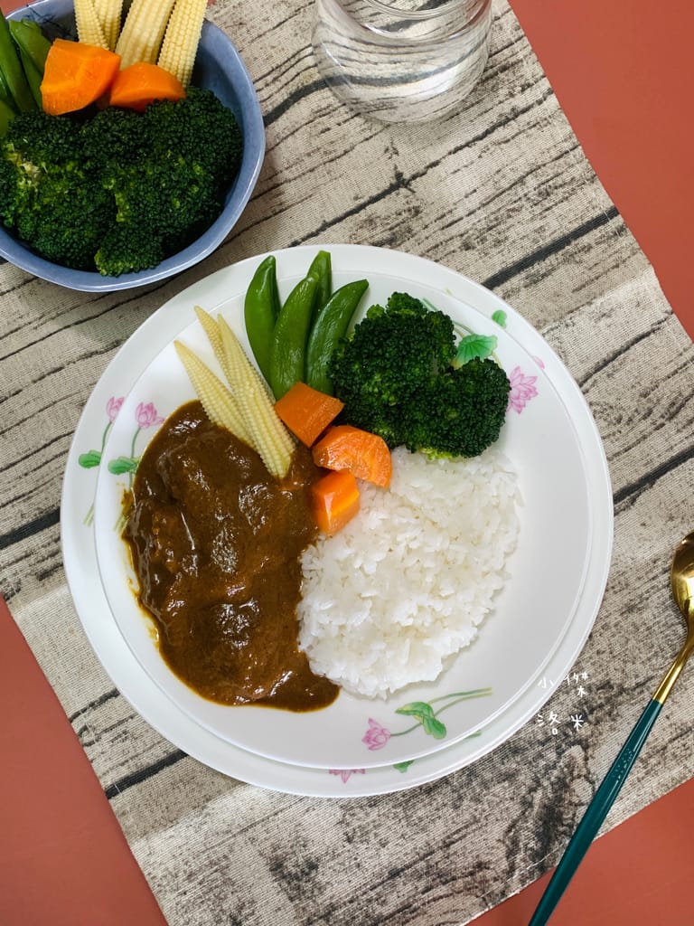 《宅配美食》欣葉·生活·廚房｜用冷凍宅配把師傅手作美味帶回家 果香牛肉黑咖哩/優格奶油雞肉紅咖哩 咖哩控必買 在家優雅出好菜