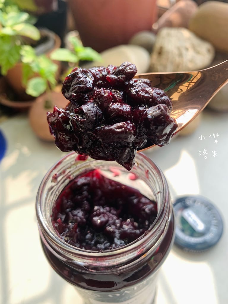 《美食生活》OLDTOWN舊街場白咖啡-鹽香焦糖味｜用一杯香醇白咖啡開啟全新的一天 簡單快速做早餐/下午茶