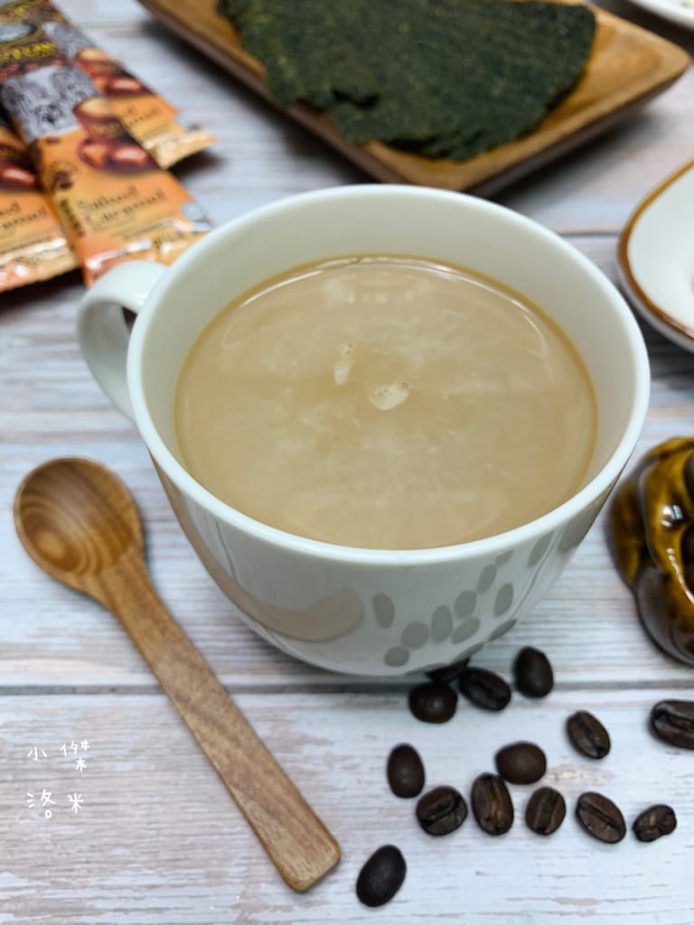 《美食生活》OLDTOWN舊街場白咖啡-鹽香焦糖味｜用一杯香醇白咖啡開啟全新的一天 簡單快速做早餐/下午茶