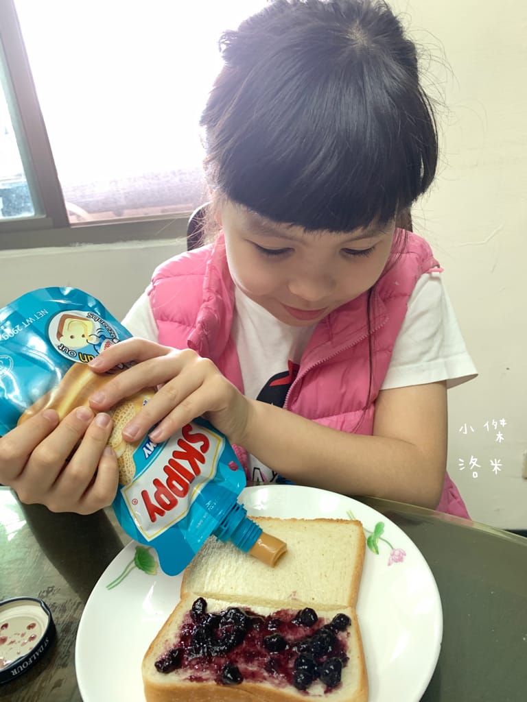 《美食生活》OLDTOWN舊街場白咖啡-鹽香焦糖味｜用一杯香醇白咖啡開啟全新的一天 簡單快速做早餐/下午茶