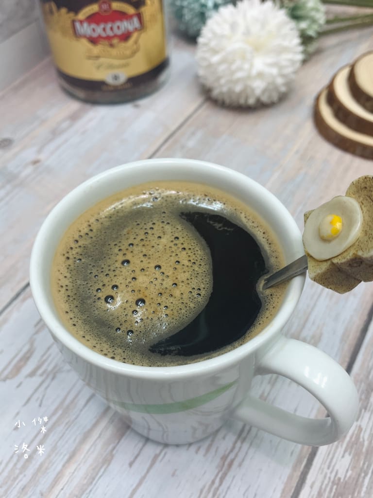 《美食生活》OLDTOWN舊街場白咖啡-鹽香焦糖味｜用一杯香醇白咖啡開啟全新的一天 簡單快速做早餐/下午茶