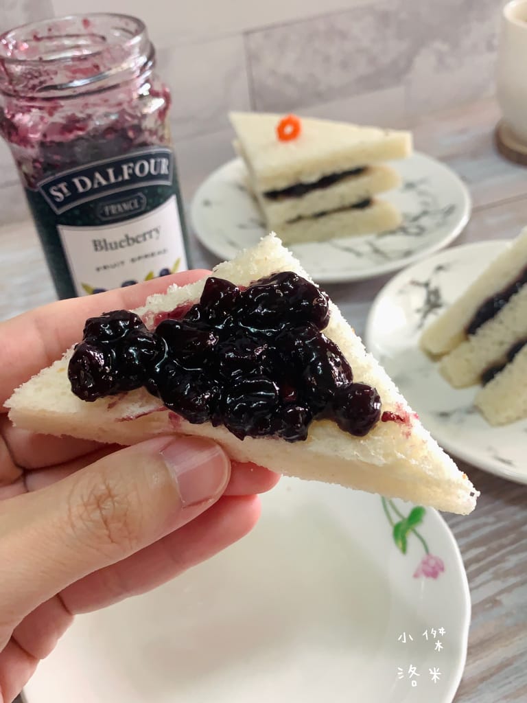 《美食生活》OLDTOWN舊街場白咖啡-鹽香焦糖味｜用一杯香醇白咖啡開啟全新的一天 簡單快速做早餐/下午茶