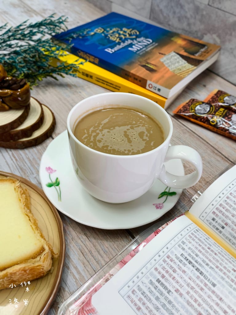 《美食生活》OLDTOWN舊街場白咖啡-鹽香焦糖味｜用一杯香醇白咖啡開啟全新的一天 簡單快速做早餐/下午茶