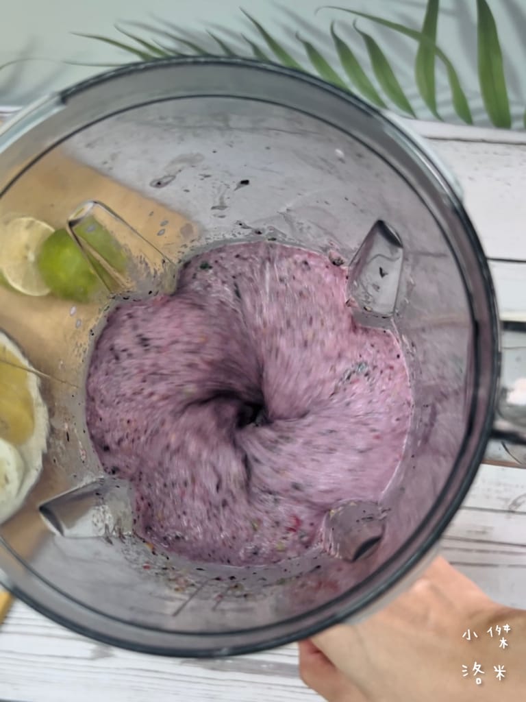 《宅配美食》SMOOSY｜健康蔬果昔宅配為你量身打造天然果昔包 營養綠拿鐵果昔開箱 健康果昔品牌推薦 網美圈SMOOSY評價一致好評