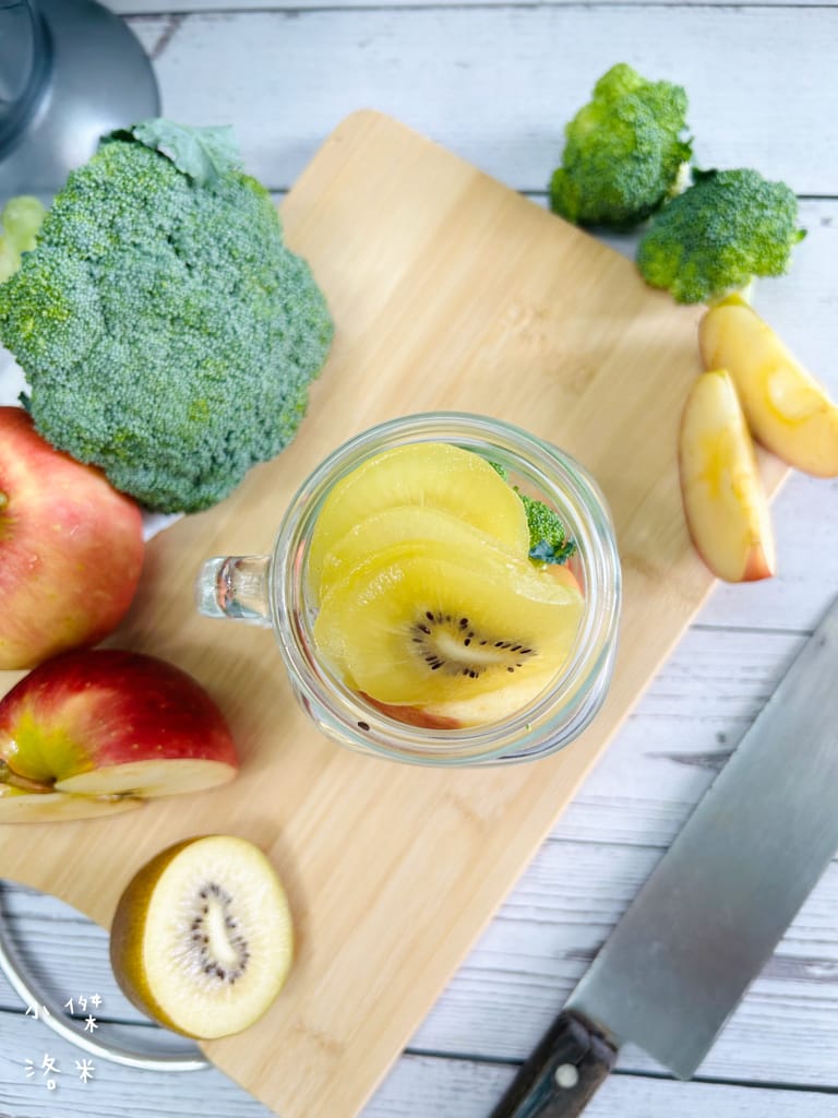 《宅配美食》SMOOSY｜健康蔬果昔宅配為你量身打造天然果昔包 營養綠拿鐵果昔開箱 健康果昔品牌推薦 網美圈SMOOSY評價一致好評