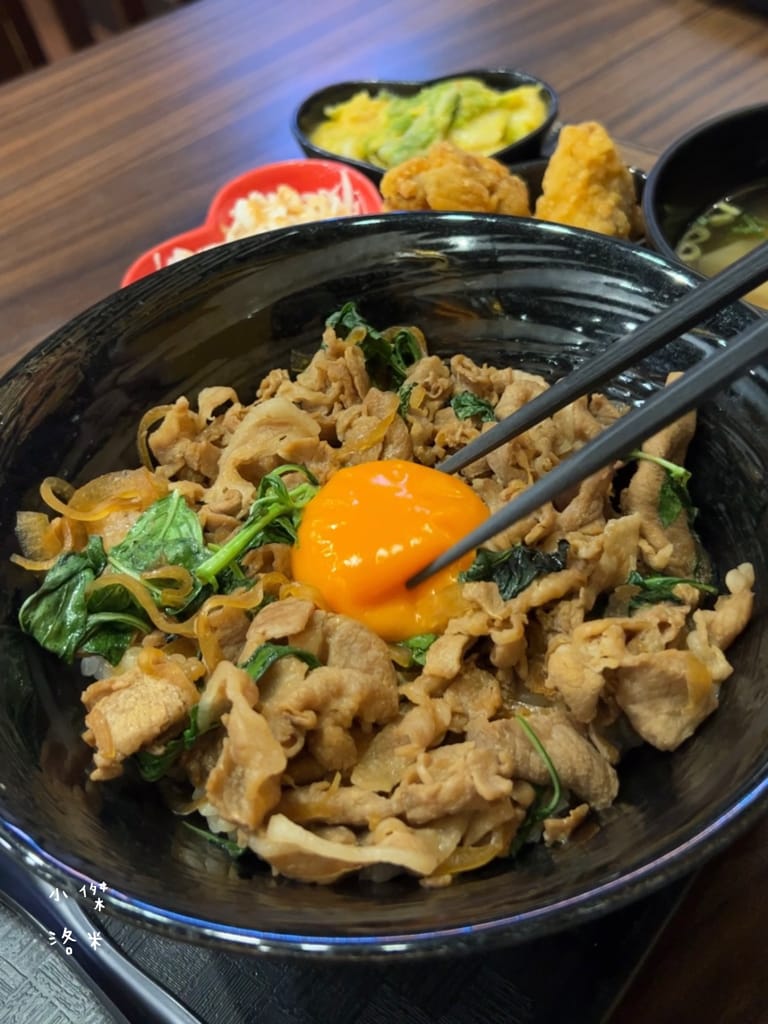 《美食》新丼-三訪｜起司熔岩丼 台式新丼 超香濃起司瀑布 美