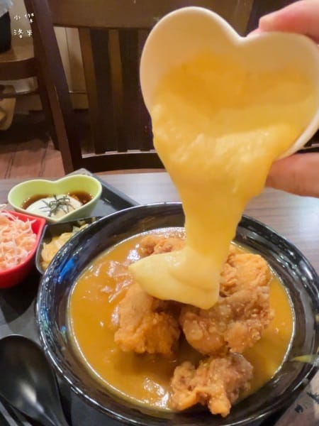 《美食》新丼-四訪｜無敵巧克力豬排丼 熔岩咖哩炸雞丼 你敢挑