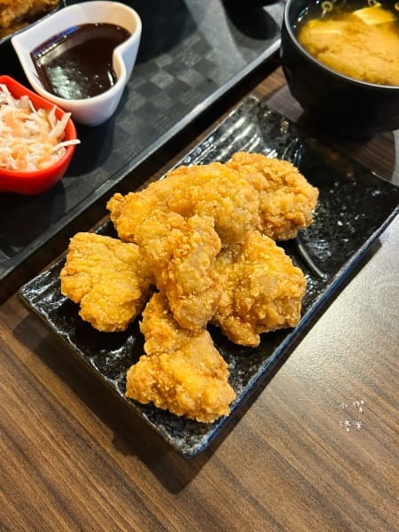《美食》新丼-四訪｜無敵巧克力豬排丼 熔岩咖哩炸雞丼 你敢挑
