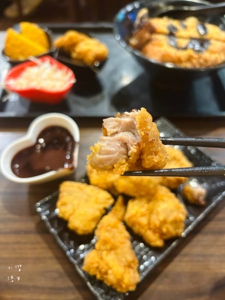 《美食》新丼-四訪｜無敵巧克力豬排丼 熔岩咖哩炸雞丼 你敢挑