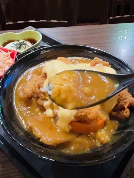 《美食》新丼-四訪｜無敵巧克力豬排丼 熔岩咖哩炸雞丼 你敢挑