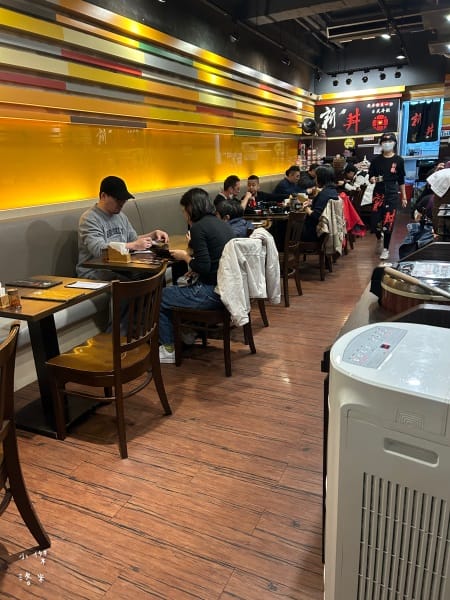 《美食》新丼-四訪｜無敵巧克力豬排丼 熔岩咖哩炸雞丼 你敢挑