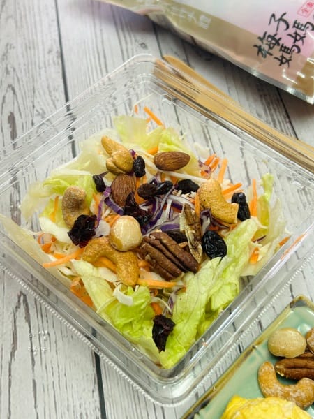 《美食》梅子媽媽手工料理｜棗泥夏威夷果糕 X 手工鹽炒多口味