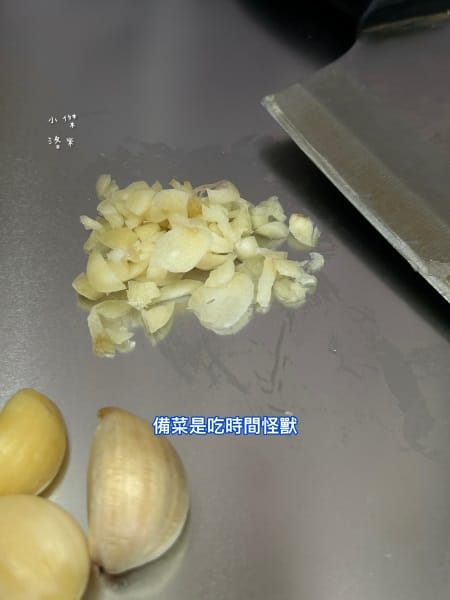 《美食》 HESTIA 滋滋蒜｜從此告別剝蒜地獄，快速煮出家