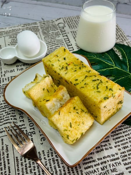 《美食》 蛋就醬時尚輕食｜垂涎含淚香蒜奶油金磚 外酥內嫩 香